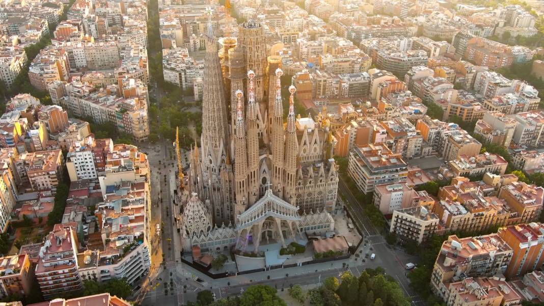 Avrupa'nın En Sıra Dışı Mimari Yapıları: En İlginç Binaları 3